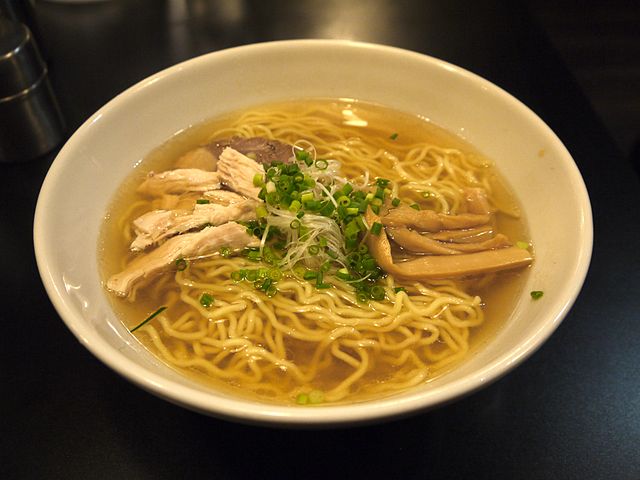 Ramen : la soupe de nouilles japonaise bouillonne en France